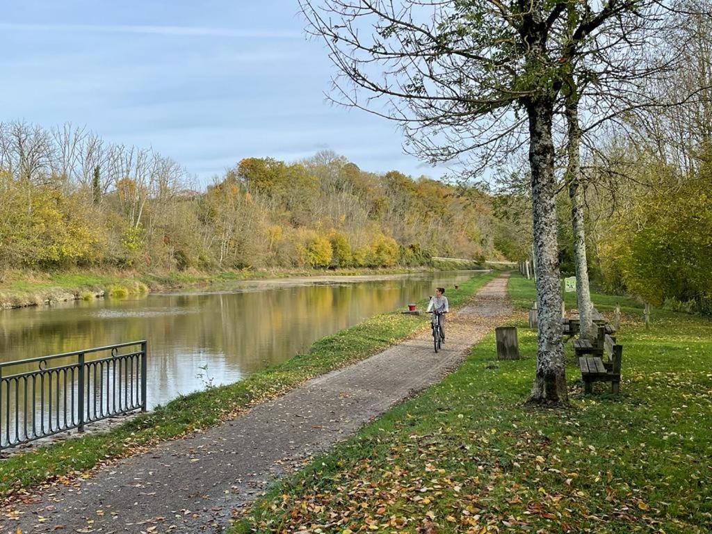 Charmante Maison Bourguignonne Avec Grand Jardin Et Parking Montbard Luaran gambar